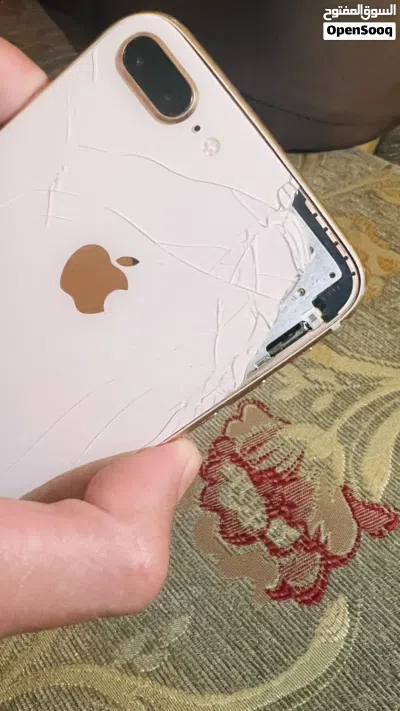 أيفن 8بلس الهاتف ربي ايبارك يبي شاشه ومرشه خلفيه فقط والباقي ميشكي من شي بطاريه 77الاصليه عضمه اصلي 3