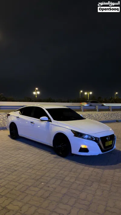 Nissan Altima SV 2