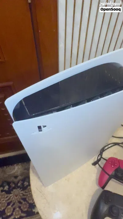 بلستيشن 5 للبيع استخدام نضيف جدا ما تشكي اي شي مع كل ماحقاتها و كنترولين و حساب جراند سعر نهائي 4