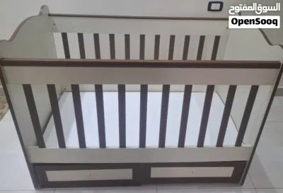 سرير أطفال حالة جيدة 2