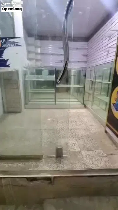 محل للبيع بديكورة موقع استراتيحي على خط رئيسي 4