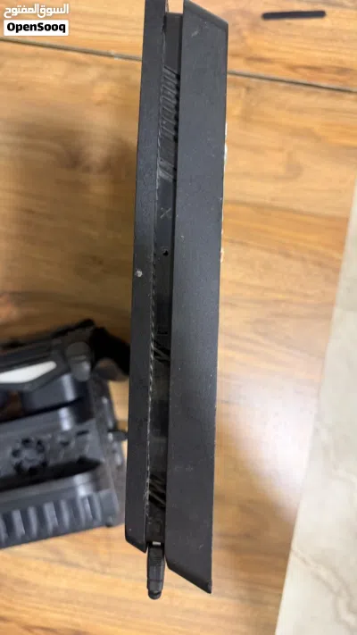 PS4 نظيف جدًا أخو الجديد، استخدام خفيف، فحص بأي مكان، السعر 290 ألف وبيه مجال، العامرية. 3