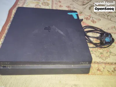 بلاستيشن سوني 4 سليم ما انفكت ولا مره السوم وصل 650 والبيع قريب 2