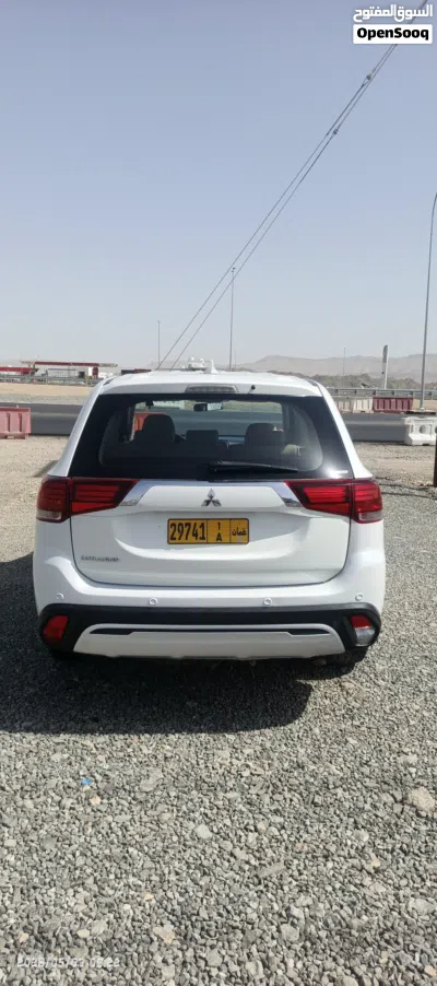 ميتسوبيشي اوتلاندر Standard 2