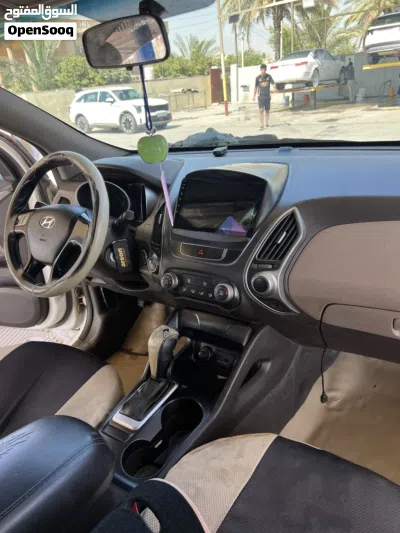Hyundai Tucson SE 3
