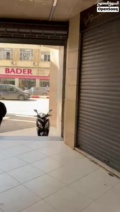 محلين. على راس الجورة بعمارة زوار الطابق. الاول. للأيجار 4