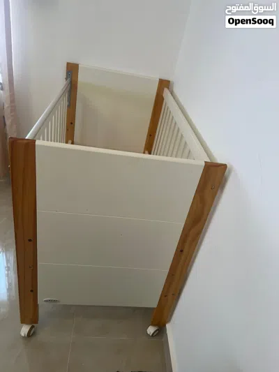 تخت اطفال بحاله جيده 2