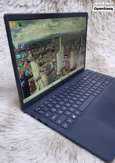 Dell touchscreen laptop i5-11th 4gb iris xe graphics 15.6inches FHD display 8gb ddr4 Ram 256gb ssd 3