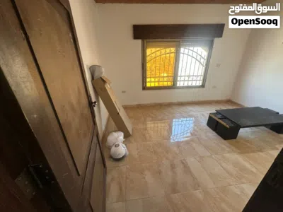 شقة للإيجار في شارع الاستقلال 2