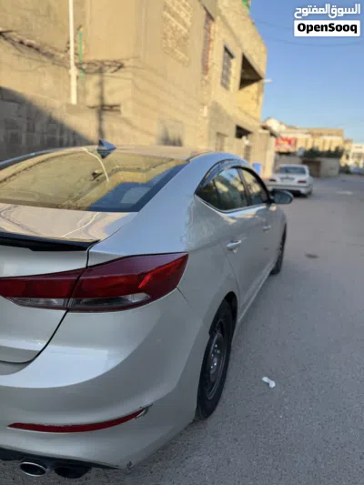 هیۆندای ئێلانترا SE 3