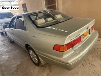 Toyota Camry GLE 2
