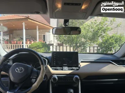 Toyota RAV 4 LE 4