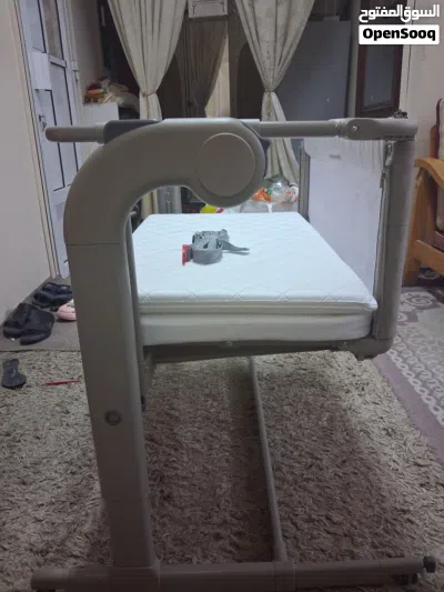 سرير شبه جديد لطفل رضيع ماركة شيكو Chicco brand baby crib, almost new 4