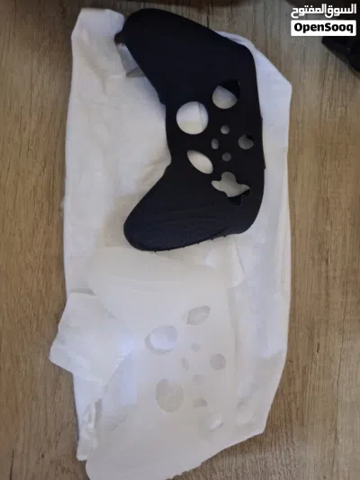 XBOX SERIES S WITH ACCESSORIES 4