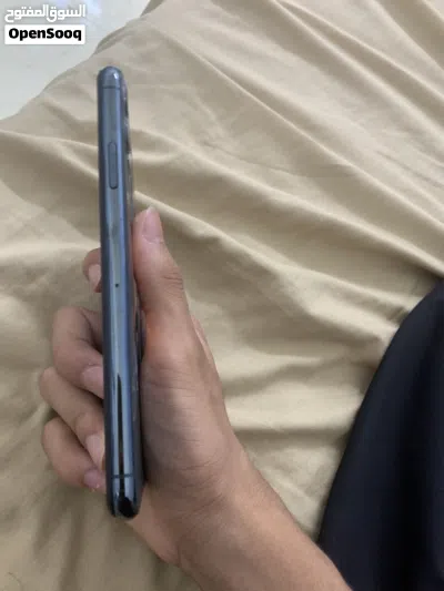 للبيع ايفون 11 برو ماكس 4