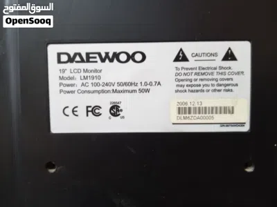 شاشة من شركة Daewoo الحجم 19 انش فاها خط ازرق علي اليمين وكسر علي الزاوية اليمين 2