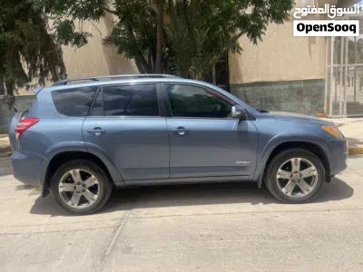 Toyota RAV 4 Limited 3