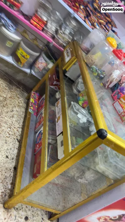 عارضات محل حلويات 4