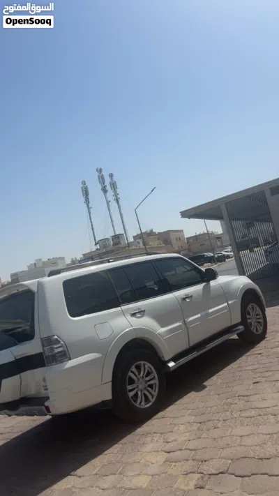 Mitsubishi Pajero GLS 2