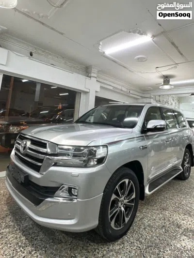 تويوتا لاند كروزر Grand Touring 3