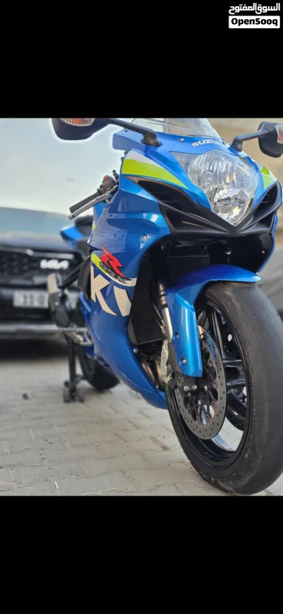 سوزوكي GSX-R750 3