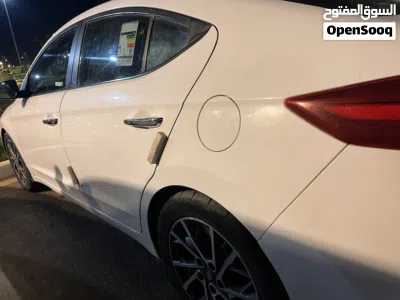 Hyundai Elantra SEL 2
