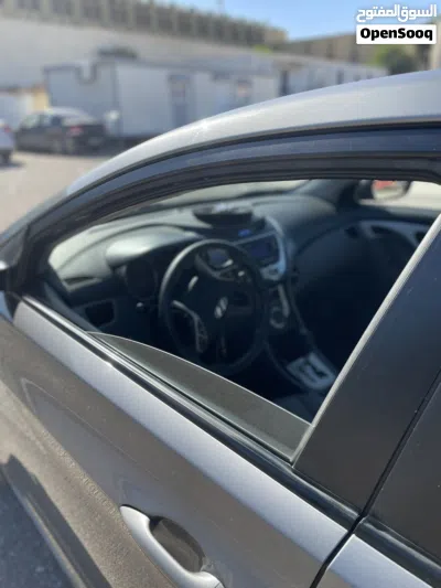Hyundai Elantra SE 3