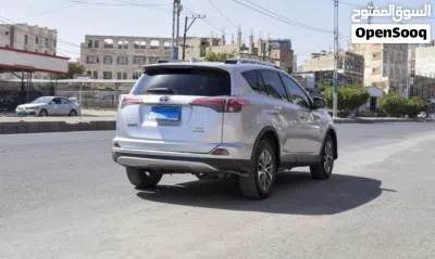 Toyota RAV 4 XLE 3