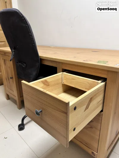 مكتب للعمل او الدراسه خشب سويد طبيعي من ايكيا (HEMNES) مع كرسي هيدروليكي مريح جدا يوجد ثلاث مكاتب 2