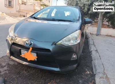 Toyota Prius Prius C 4