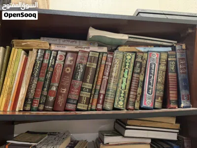 مكتبة مليئة بالكتب النظيفة 2