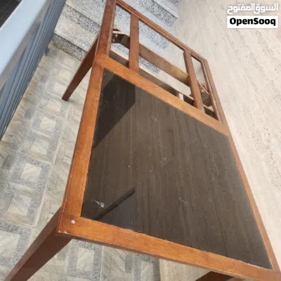 طاولة خشب مع لوح زجاج واحد فقط wooden diner table with only one glass tile 3