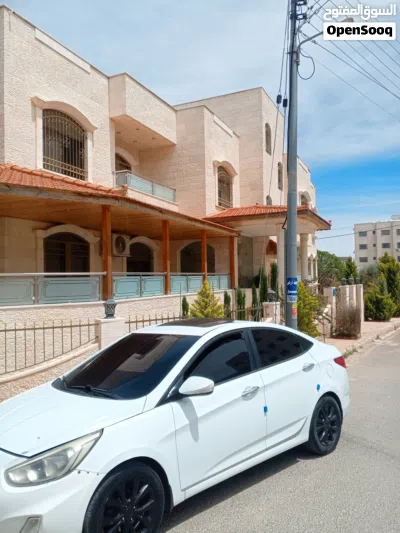 Hyundai Accent SEL 3