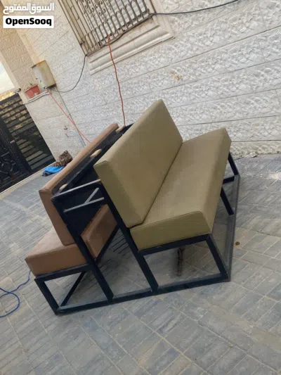 كراسي حديد تفصيل مقاعد جلد جديد عدد 8 متوفر لونين اخضر زيتي وبني 3