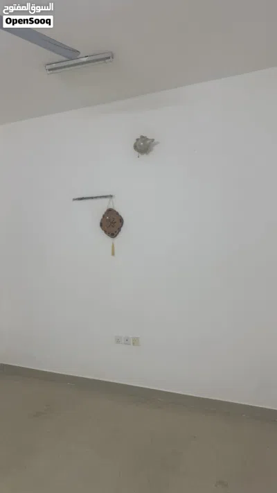 غرفة للإيجار في سوق الخوض 4