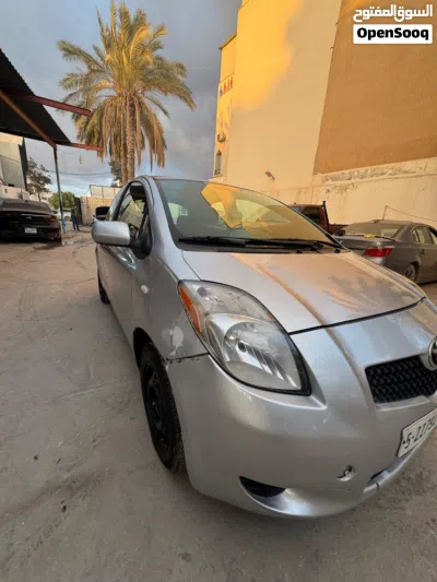Toyota Yaris Y 4
