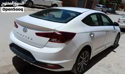 Hyundai Elantra Limited 4
