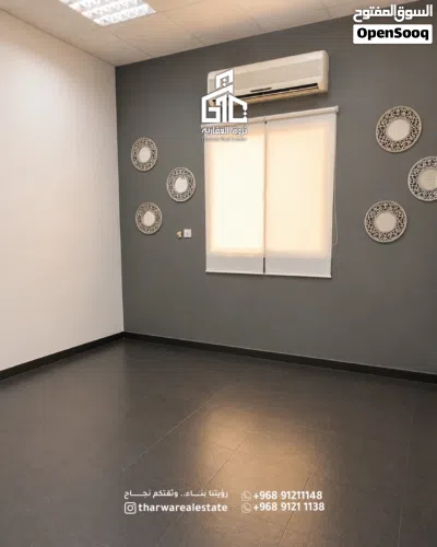 مكتب للإيجار بسعر مميز الخوير 33 Office for Rent Al Khuwair 33 3