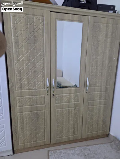 خزائن 3 أبواب بحالة ممتاز (Good and clean three doors Wardrobe ) 3
