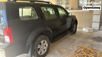 Nissan Pathfinder XE 3
