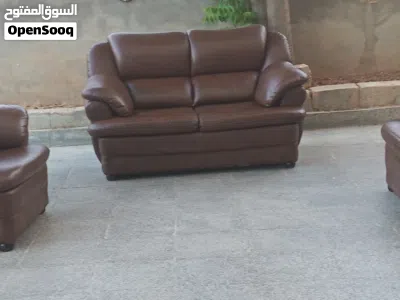 طقم كنب جلد اربع مقاعد بحاله جيده جدا للبيع الموقع عمان الجبيهه 2
