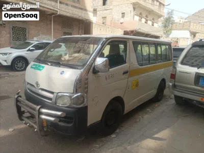 Toyota Hiace Standard 2