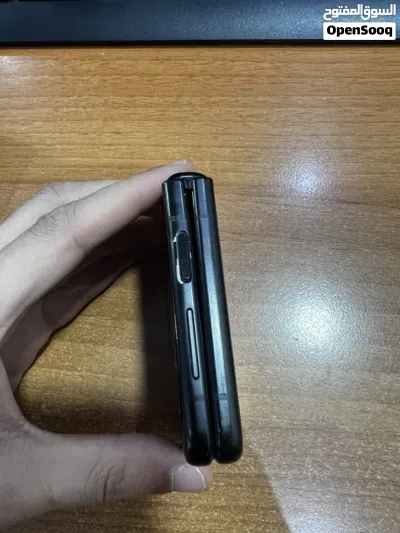 جالاكسي Z فليب 3 5G سامسونج مستعمل بحالة جيدة و128 جيجابايت لون أسود 2