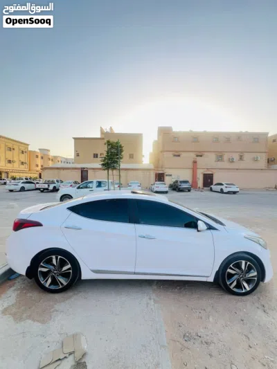 Hyundai Elantra Standard 3