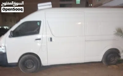 Toyota Hiace Cargo 2