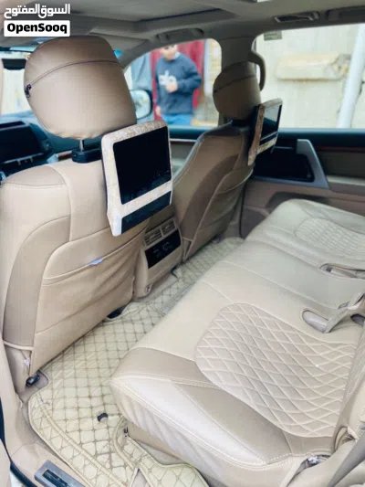 Toyota Land Cruiser GXR 4
