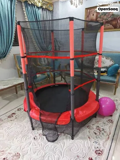 ترامبولين أطفال مزود بشبكة حماية كاملة وهيكل متين، يمنح ساعات من اللعب والنشاط مع أعلى درجات الأمان. 2