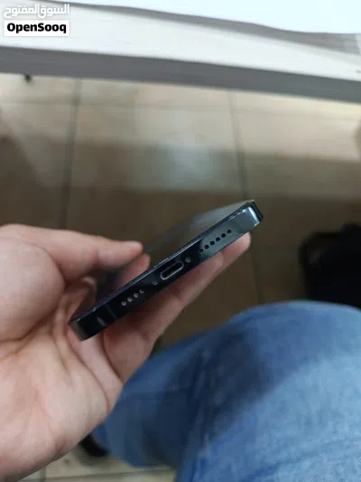 ايفون 12 برو ماكس للبيع حالة ممتازة ونظيف مع الكرتونة 3