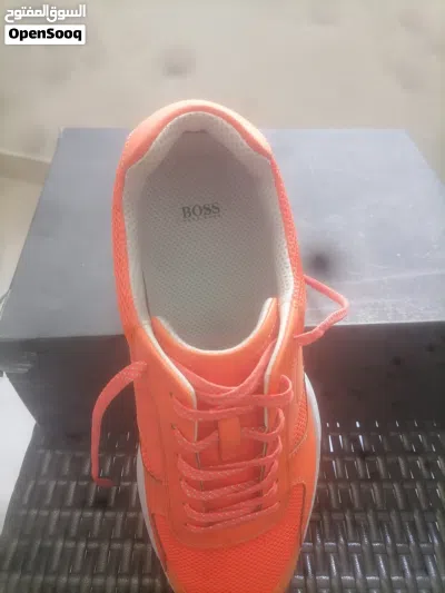 حذاء رياضي من BOSS اصلي لون برتقالي مقاس 43 4