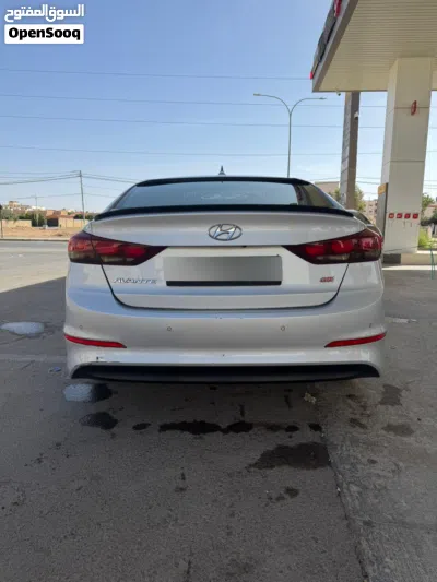 Hyundai Avante Standard 2